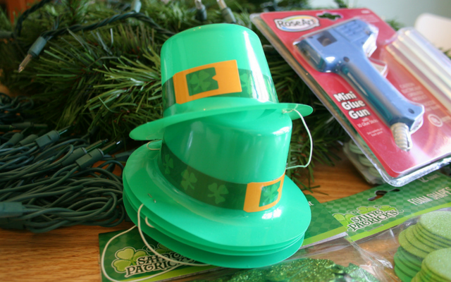 St Patrick’s Day Decoration – a fun wreath to try!