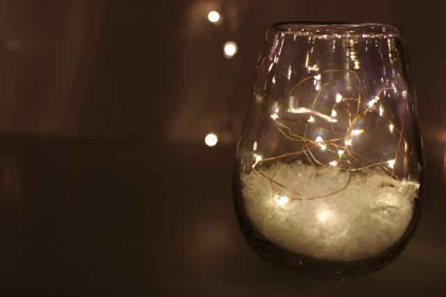 18cm Lit Glass Vase With 3 Birdhouses Scene With 10 Warm White LEDs Christmas Xm 