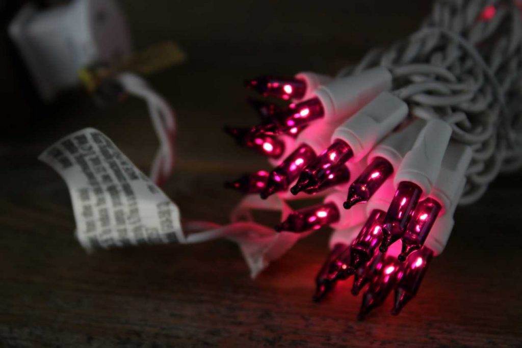 How do you make Christmas lights twinkle?