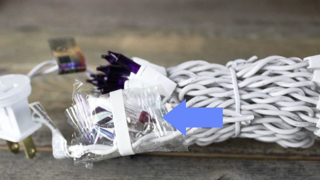 Christmas lights with bulb accessory kit