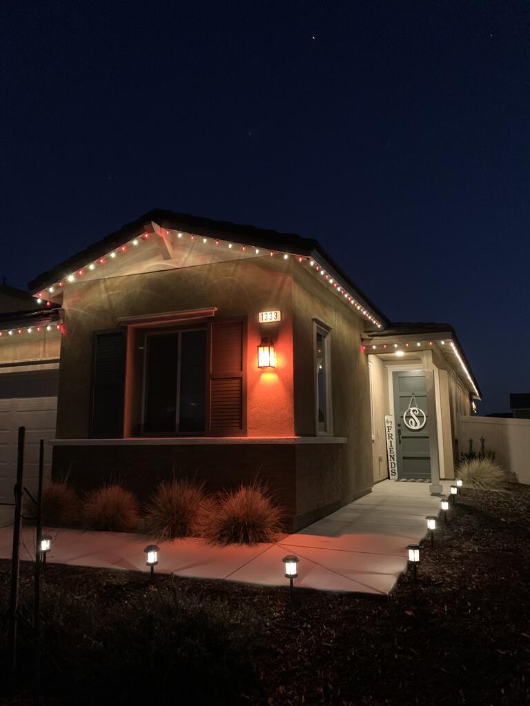 Get This Look: Red and White Lights Line the Roofline